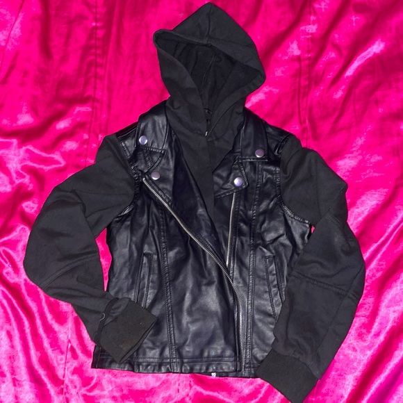 Forever 21 Jackets & Blazers - Forever 21 Faux Leather Jacket 🖤